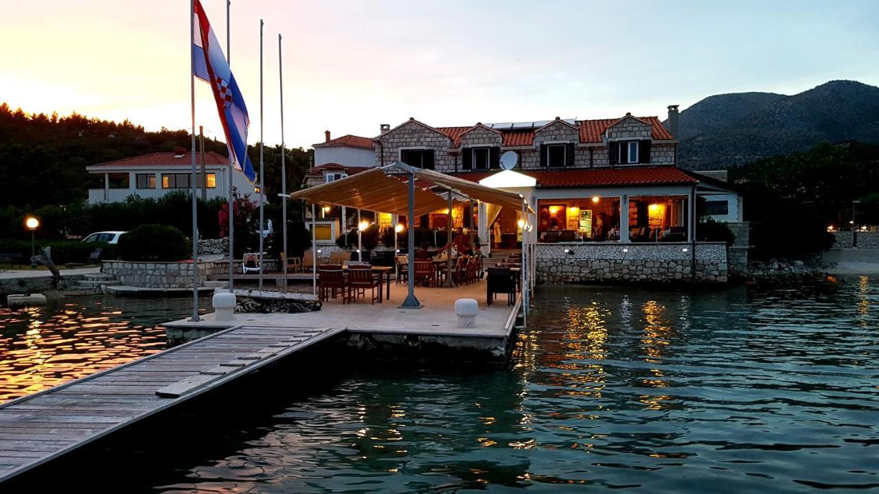 Sweet Village Hotel By The Sea 斯拉诺 外观 照片